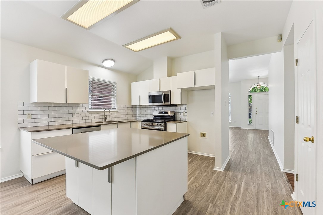8430 Alvin High Lane Property Photo 4