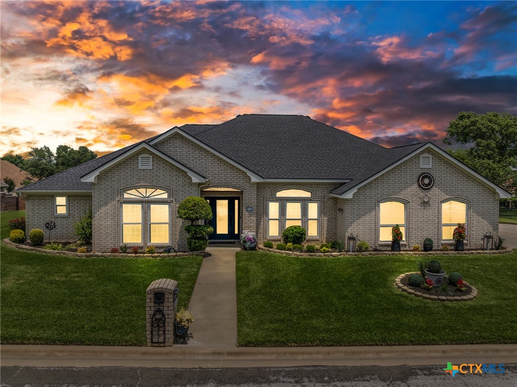 5003 Lakeshore Drive Property Photo 1
