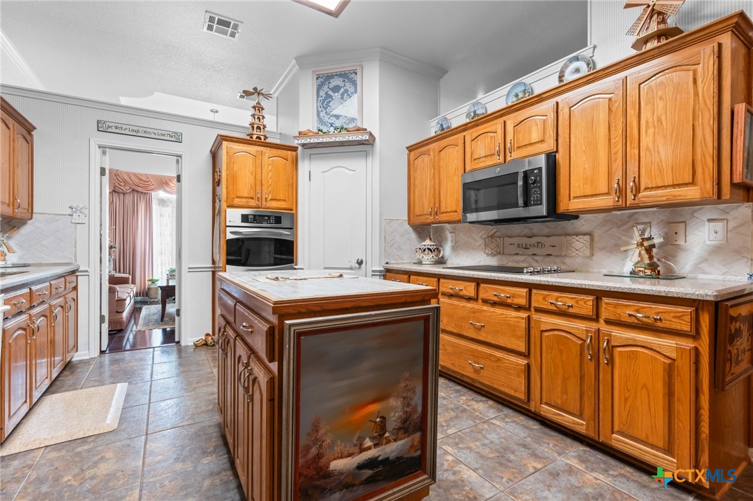 5003 Lakeshore Drive Property Photo 10