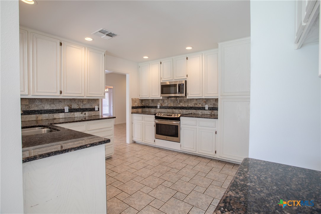 113 Ashford Drive Property Photo 10