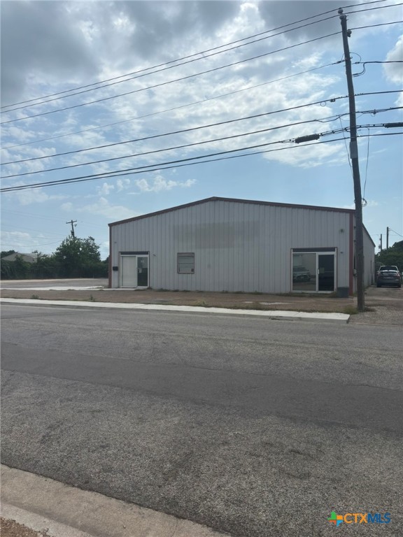 5311 Country Club Drive Property Photo 2