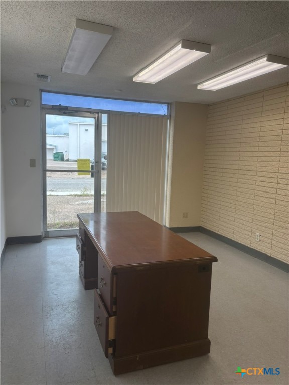 5311 Country Club Drive Property Photo 6