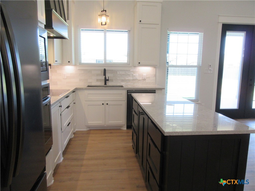 5244 Camargue Drive Property Photo 9