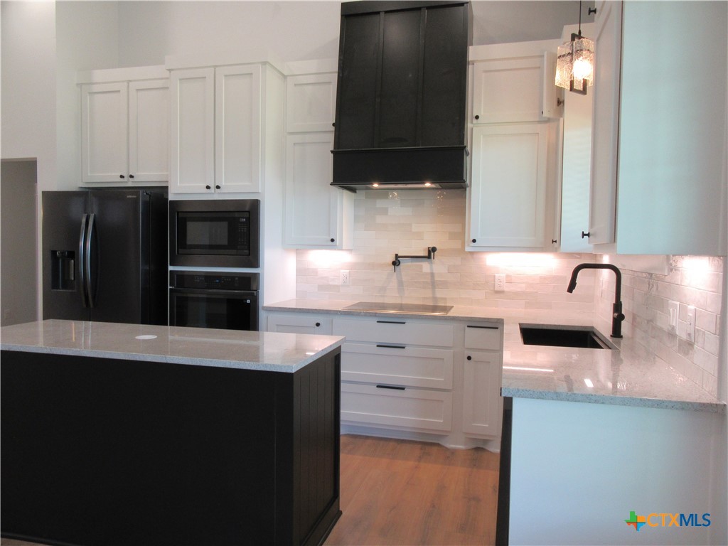 5244 Camargue Drive Property Photo 10