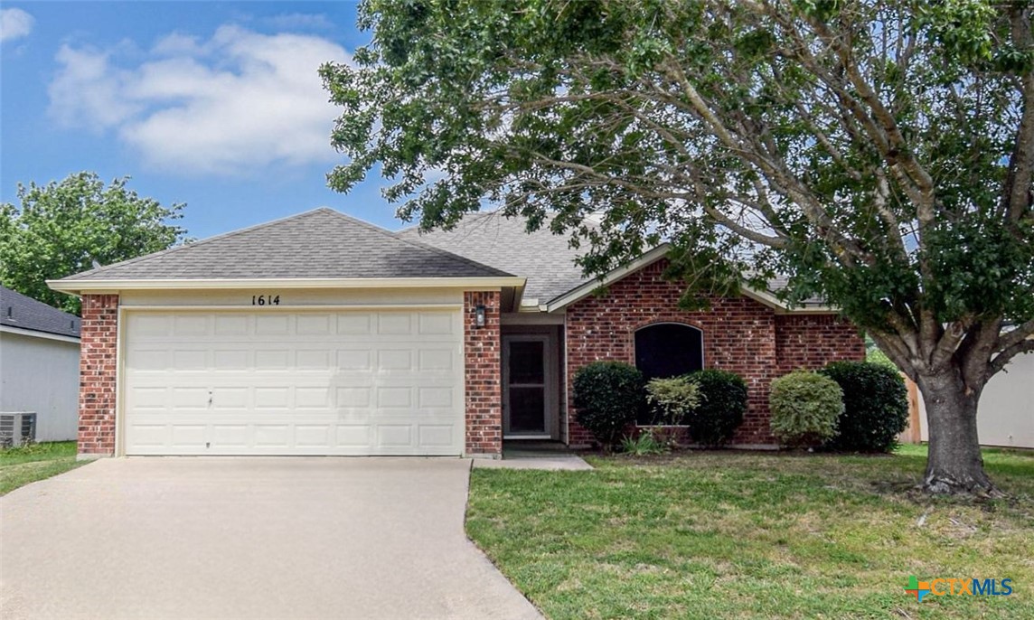 1614 Twisted Oak Drive Property Photo 1