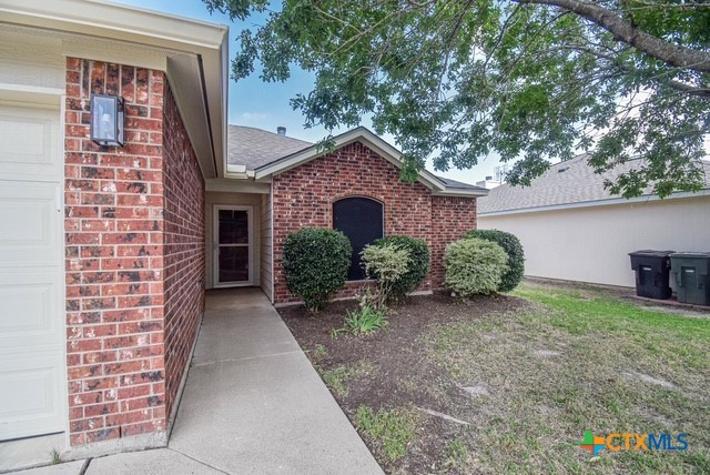 1614 Twisted Oak Drive Property Photo 2