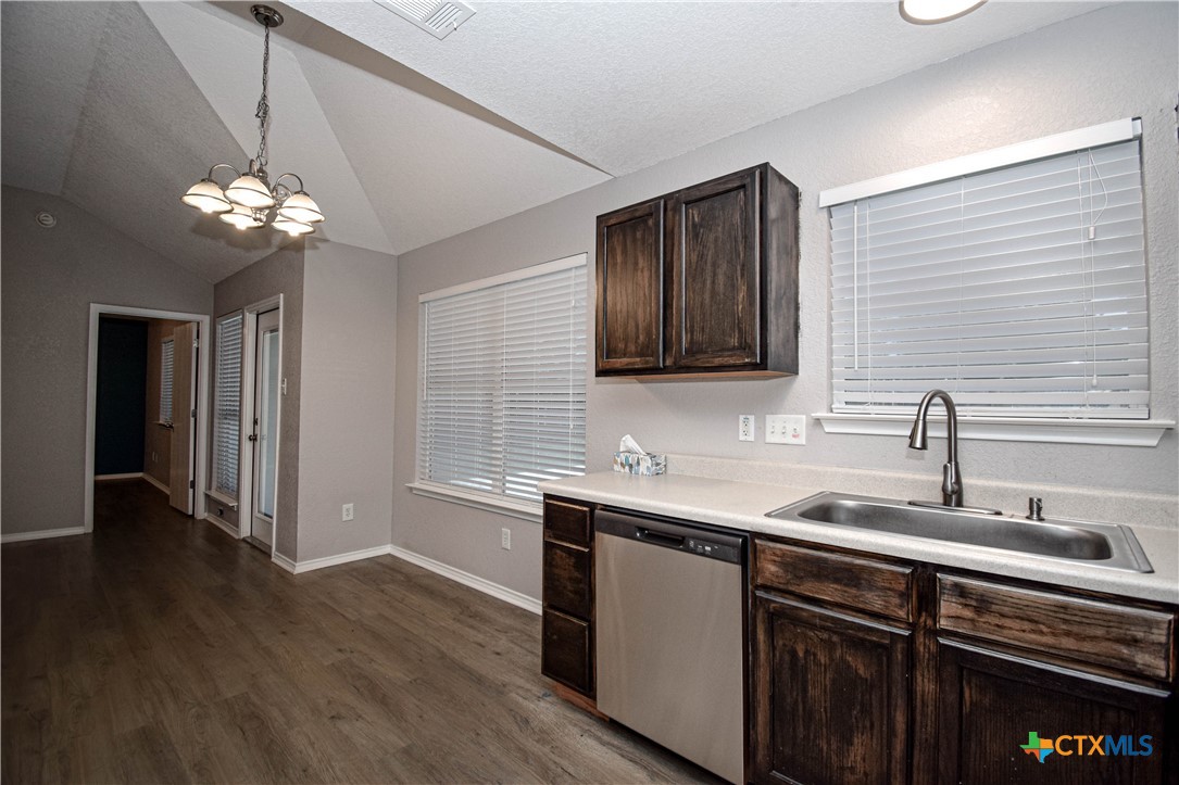 1614 Twisted Oak Drive Property Photo 10