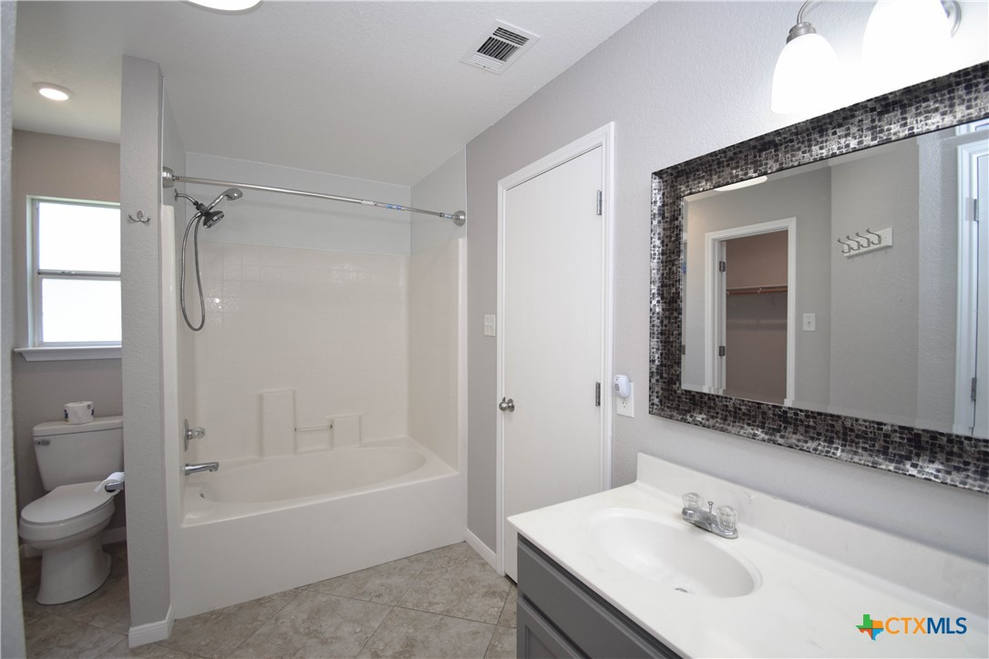 1614 Twisted Oak Drive Property Photo 17