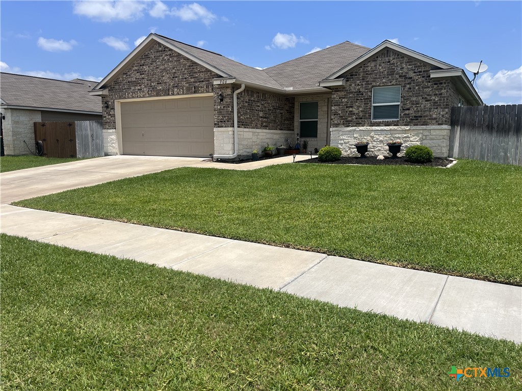 906 2nd Street Property Photo 3