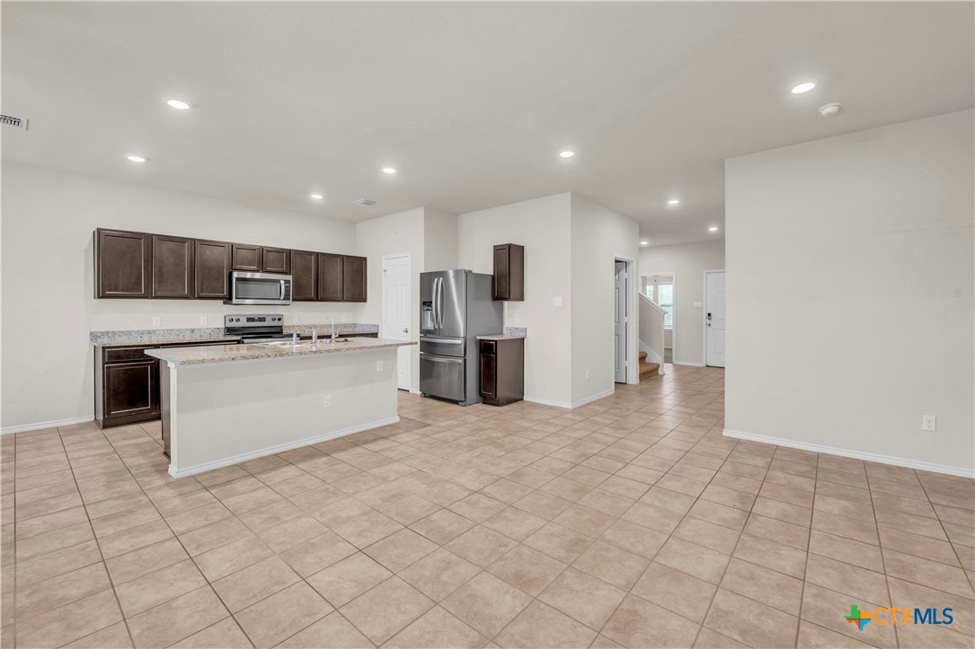 6106 Amelia Earhart Boulevard Property Photo 2
