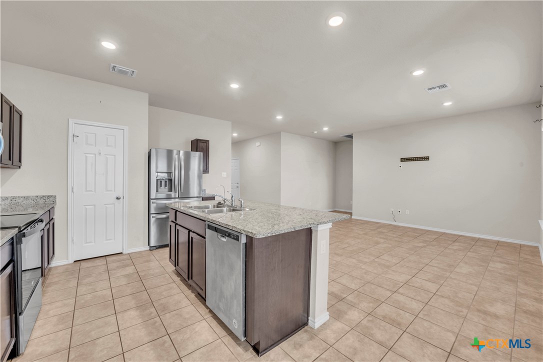 6106 Amelia Earhart Boulevard Property Photo 4