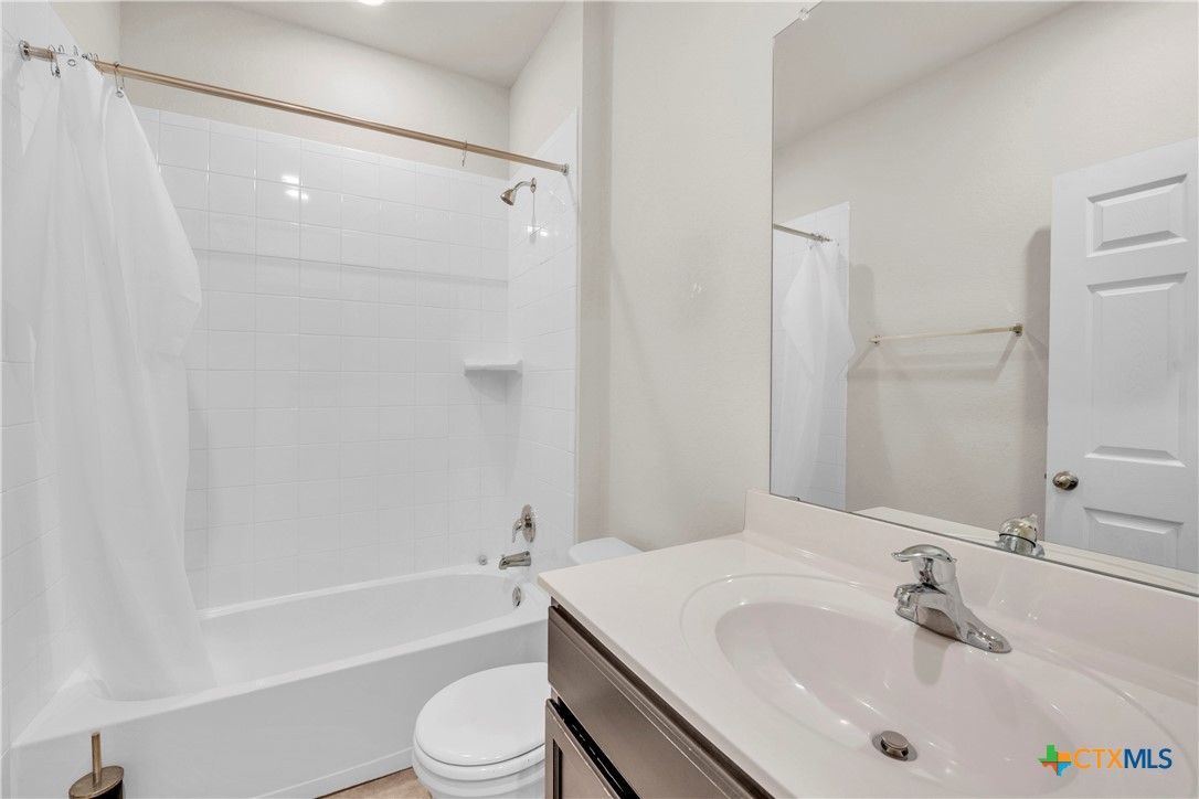 6106 Amelia Earhart Boulevard Property Photo 8