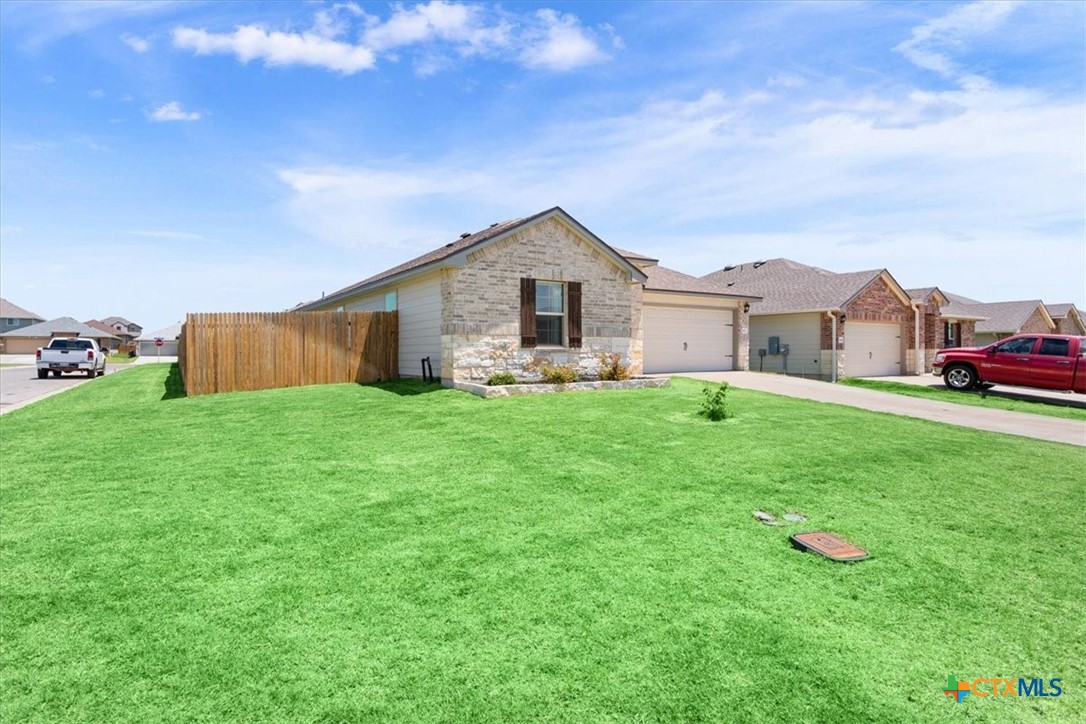 8812 Cantera Ridge Road Property Photo 2