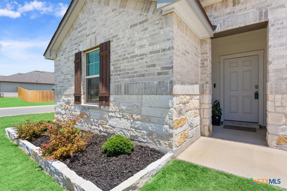 8812 Cantera Ridge Road Property Photo 5