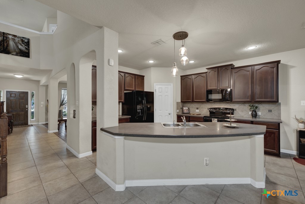 1104 Magellan Property Photo 2