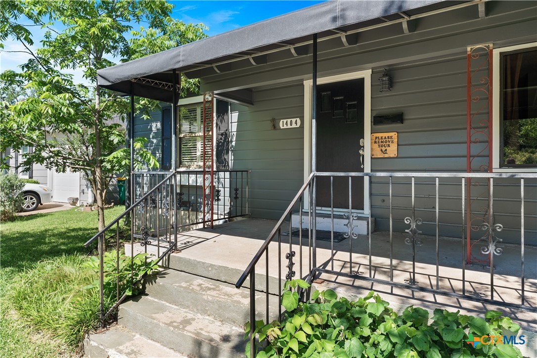 1404 N Beal Street Property Photo 3