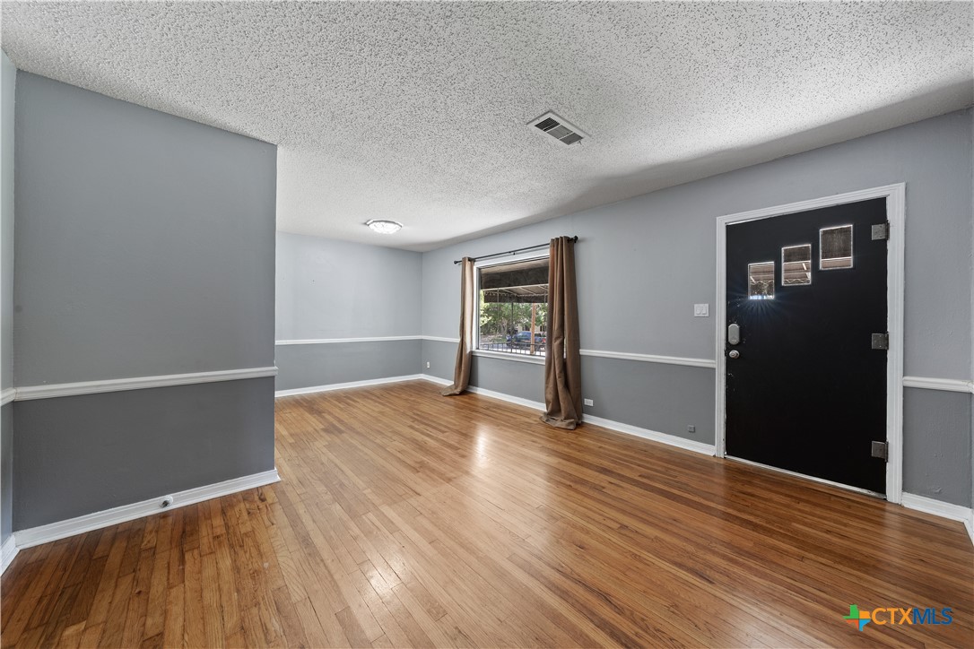 1404 N Beal Street Property Photo 4