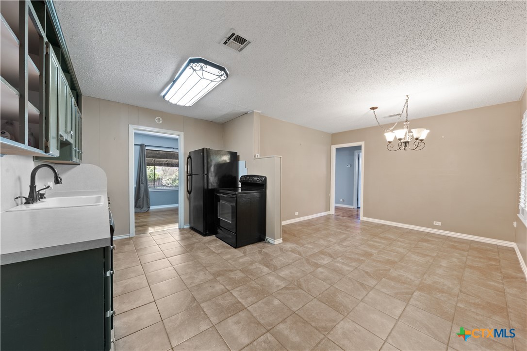 1404 N Beal Street Property Photo 11