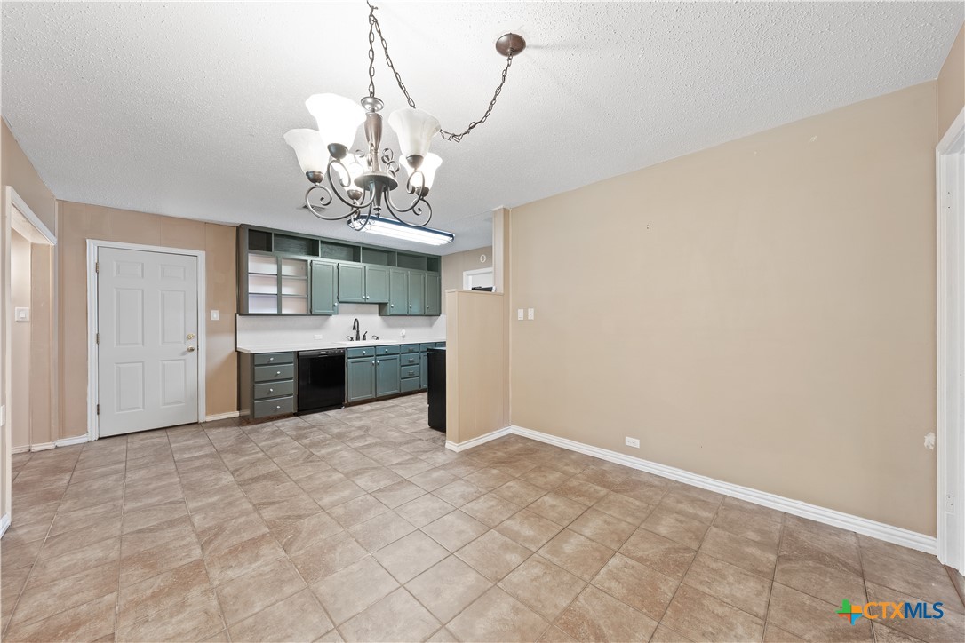 1404 N Beal Street Property Photo 12