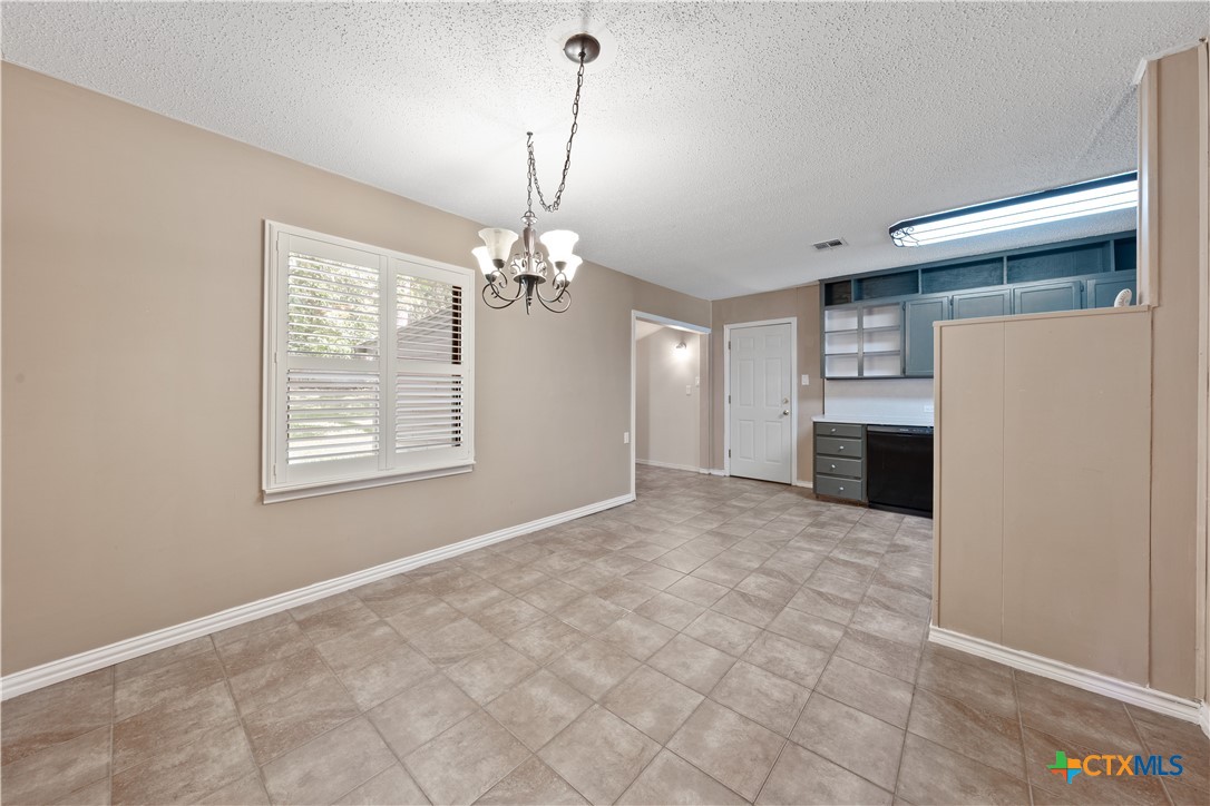 1404 N Beal Street Property Photo 13