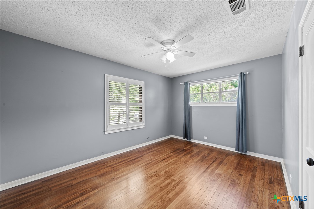 1404 N Beal Street Property Photo 20