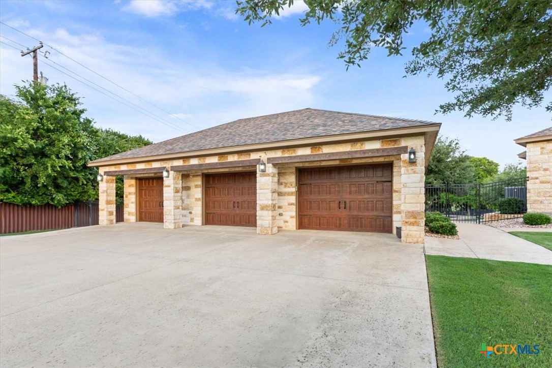 535 Creekside Drive Property Photo 4