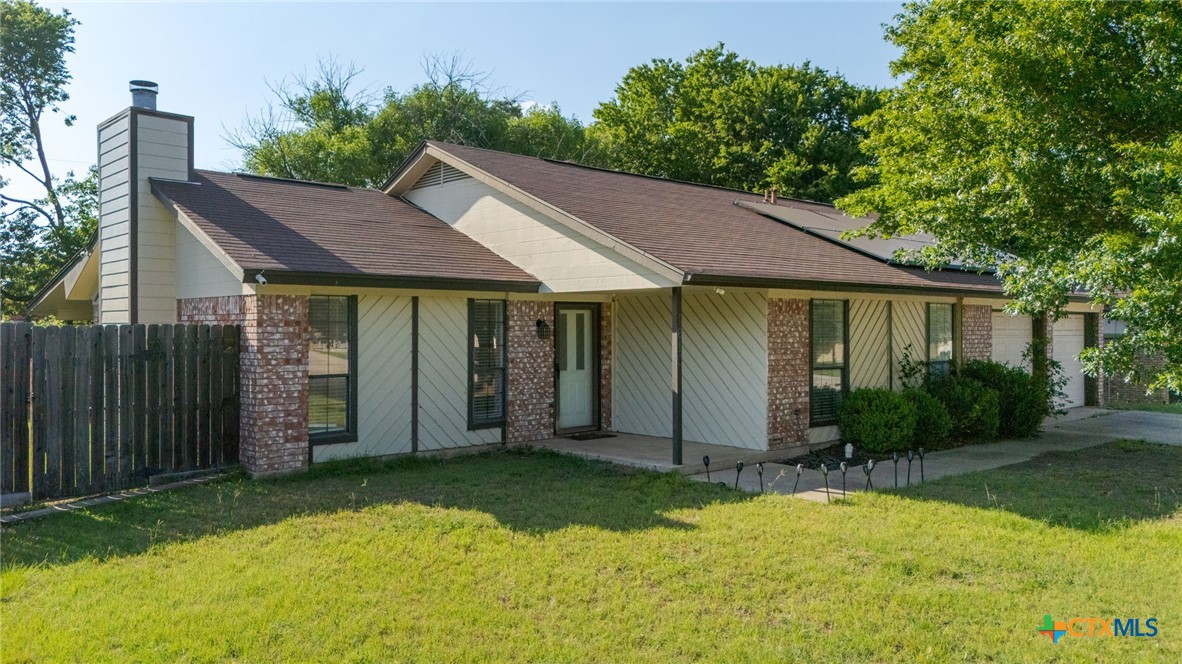 1610 Fox Trail Property Photo 1