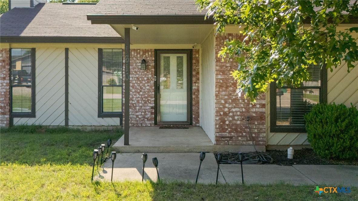 1610 Fox Trail Property Photo 2