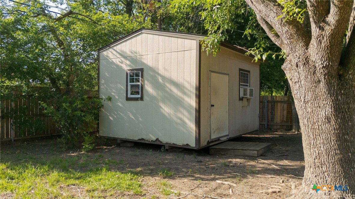 1610 Fox Trail Property Photo 21