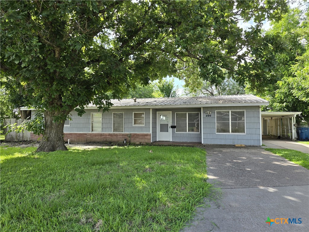 220 Davis Avenue Property Photo 3