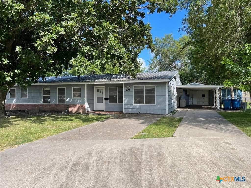 220 Davis Avenue Property Photo 3