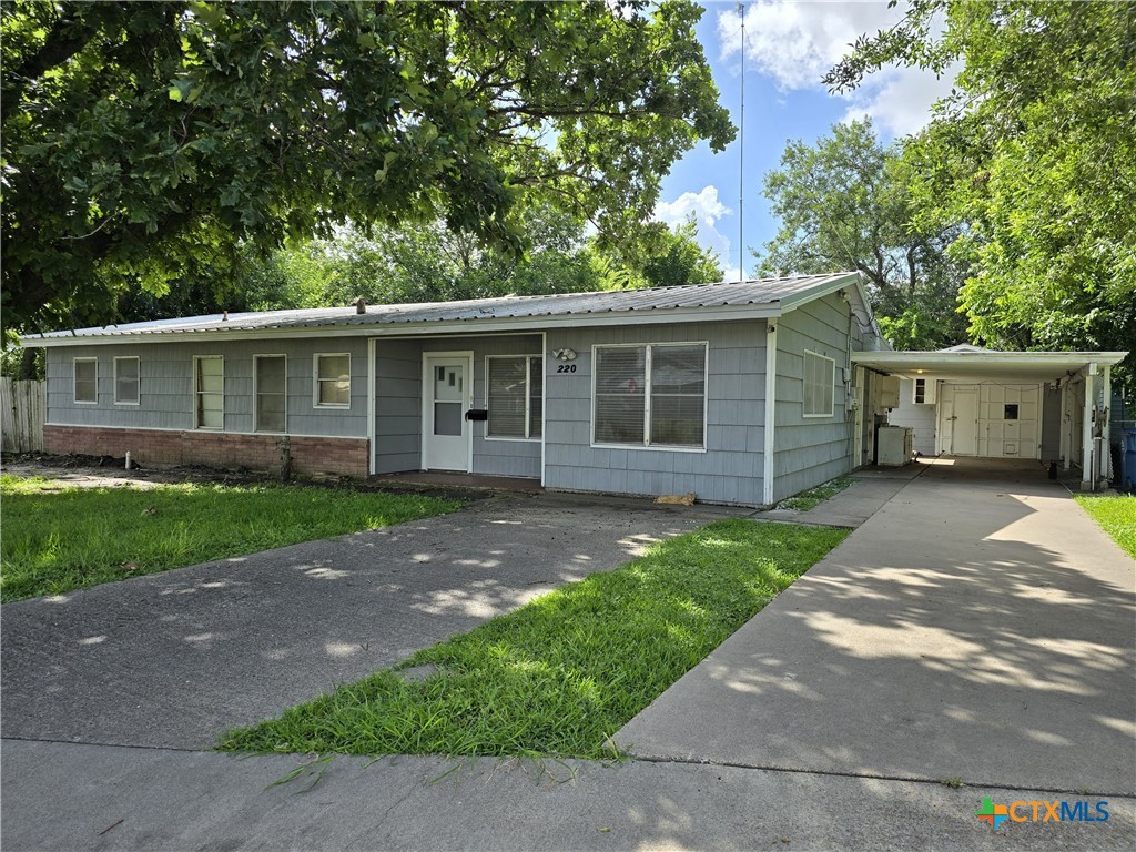 220 Davis Avenue Property Photo 4