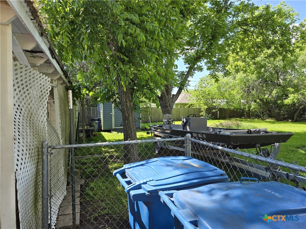 220 Davis Avenue Property Photo 6