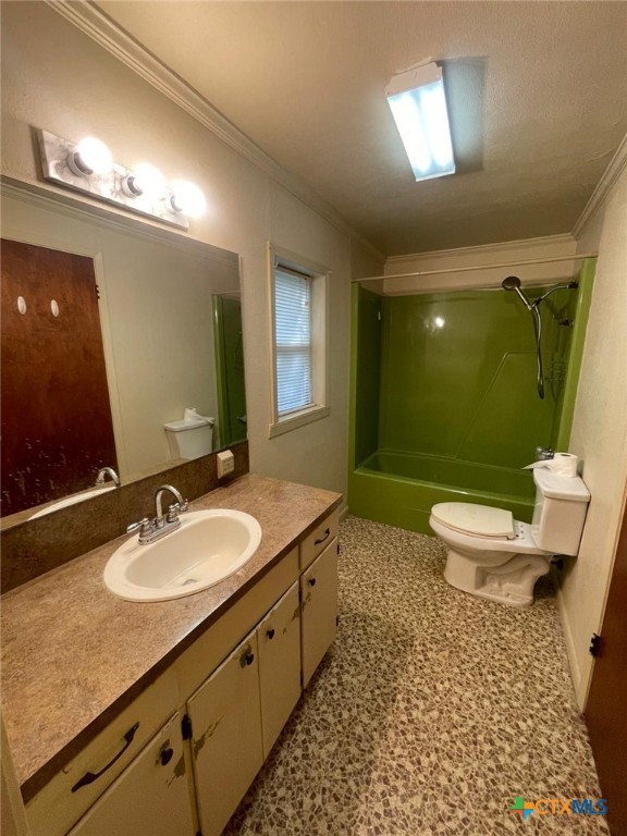 220 Davis Avenue Property Photo 19