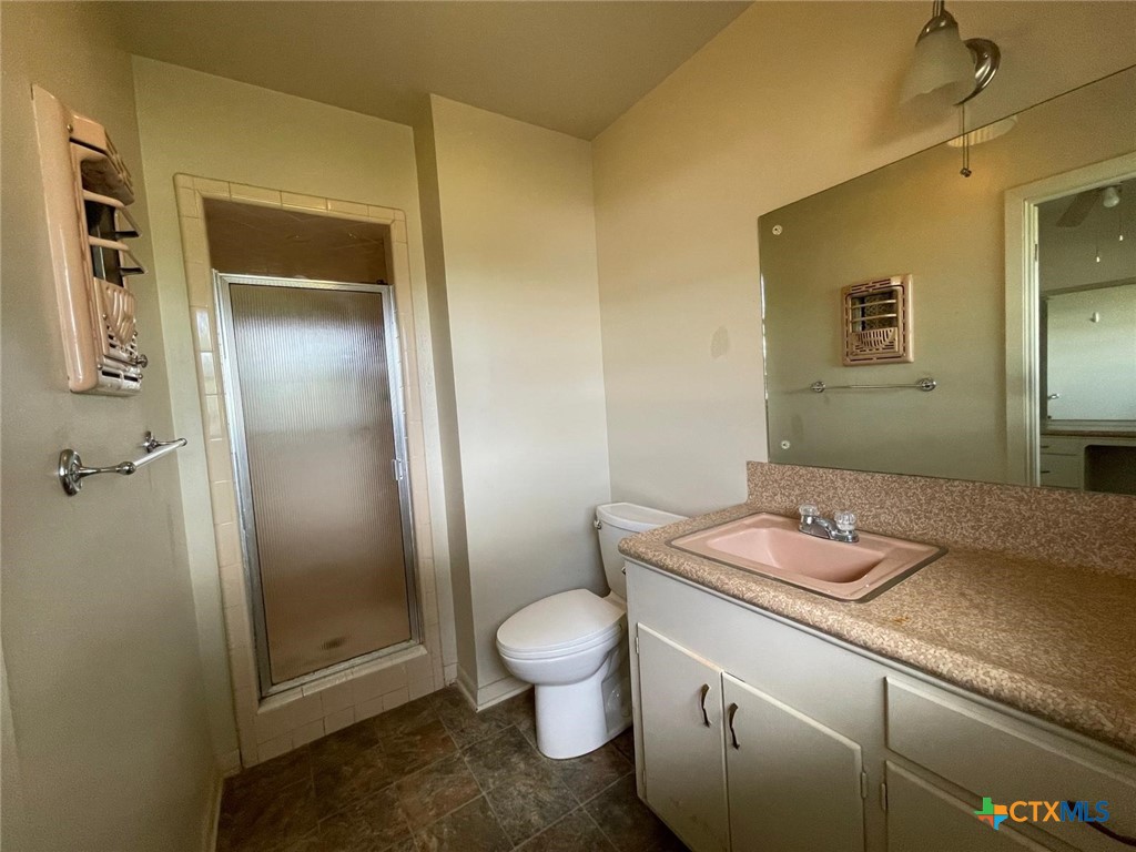 220 Davis Avenue Property Photo 21