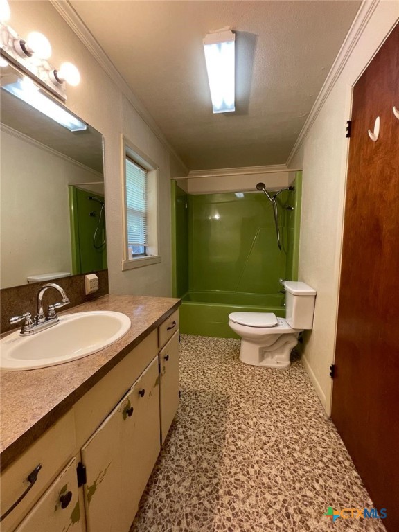 220 Davis Avenue Property Photo 24