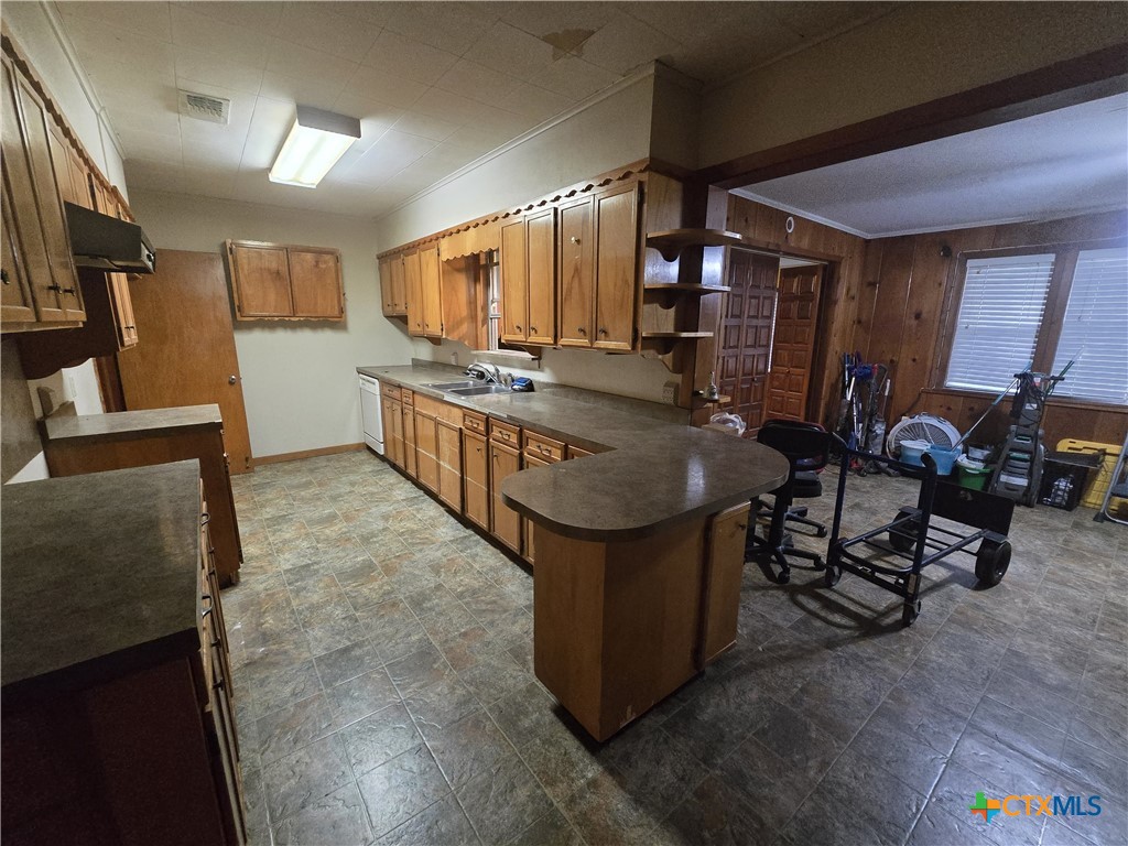 220 Davis Avenue Property Photo 35