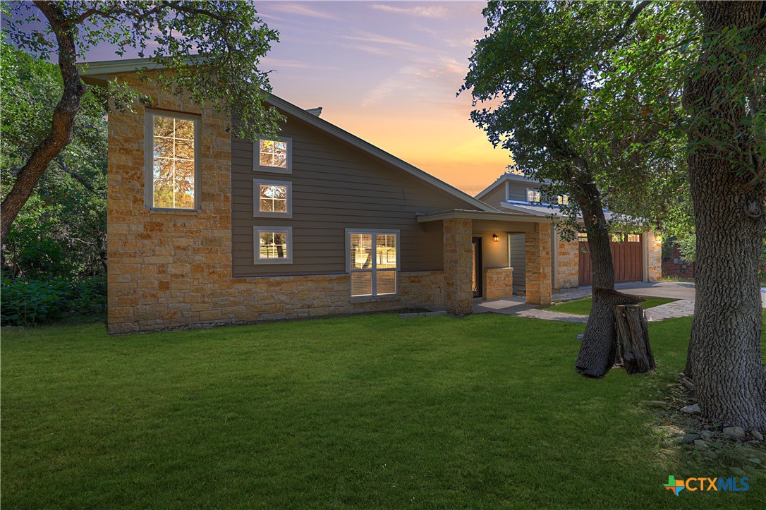 3055 Lakeview Drive Property Photo 1