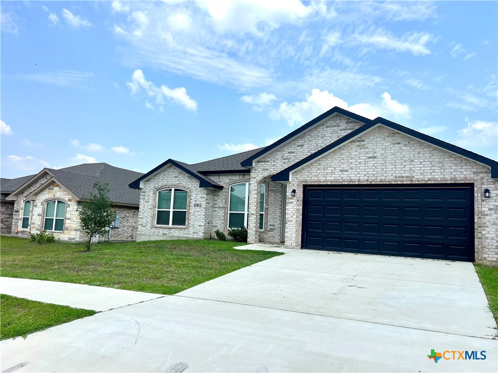 8302 Ridge Crest Drive Property Photo 2