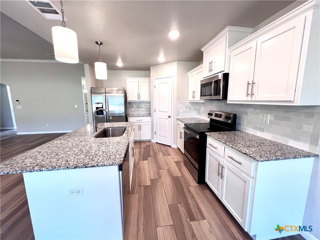 8302 Ridge Crest Drive Property Photo 7