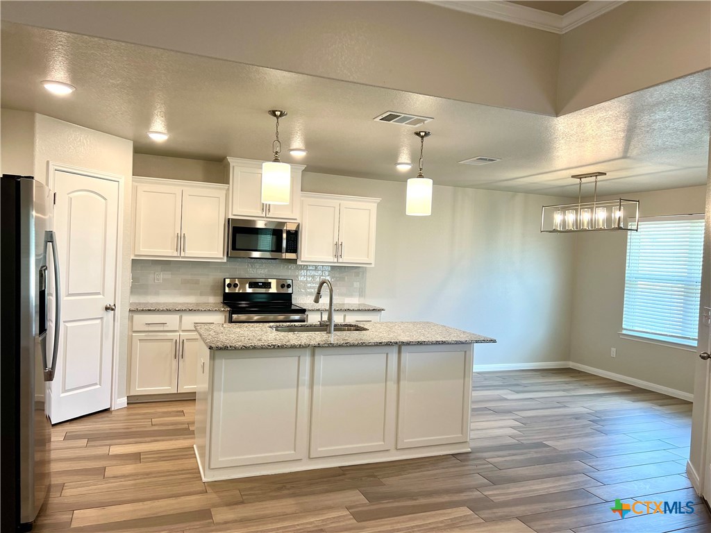 8302 Ridge Crest Drive Property Photo 9