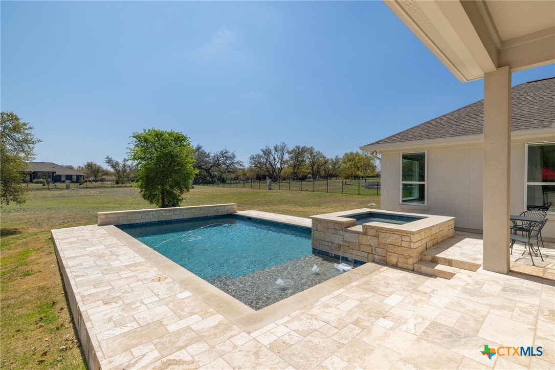 221 Highland Oaks Property Photo 1