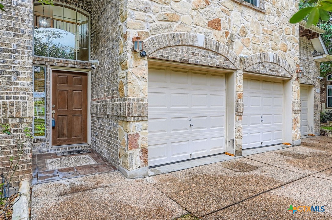 2607 Deep River Circle Property Photo 3