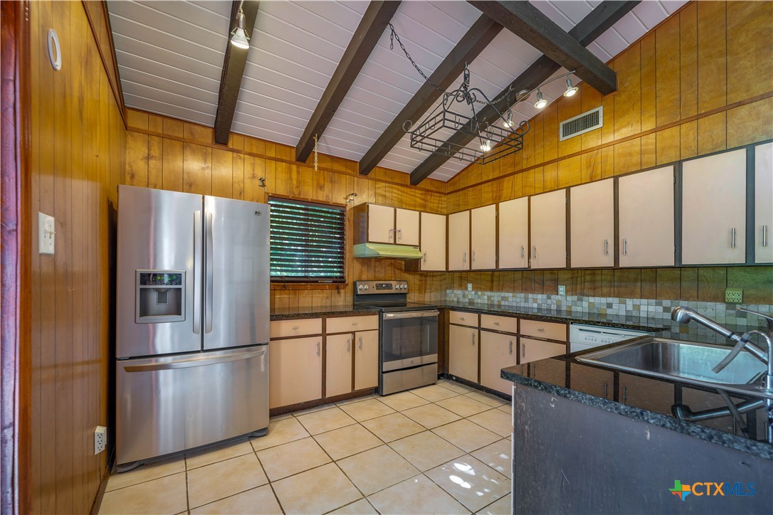 711 Chestnut Falls Property Photo 5