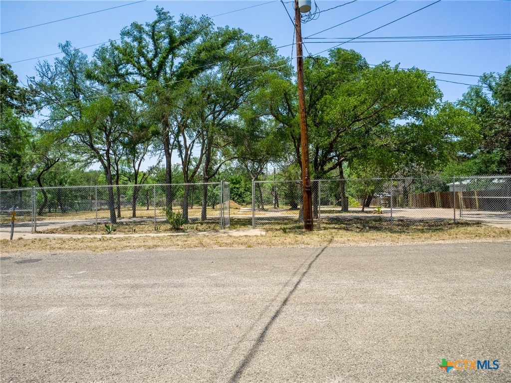 2805 Kingdom Drive Property Photo 3