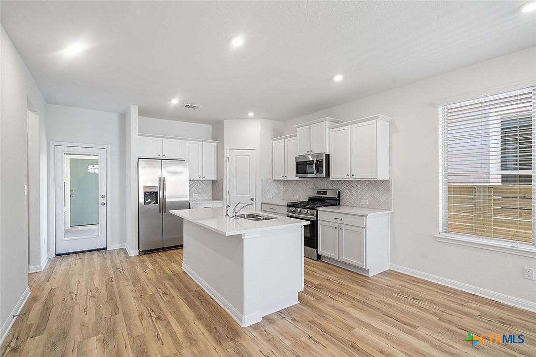 633 Salamander Street Property Photo 4