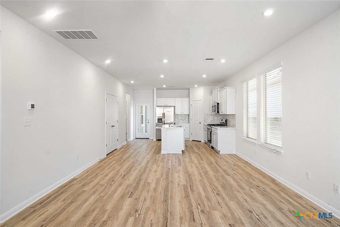 633 Salamander Street Property Photo 14