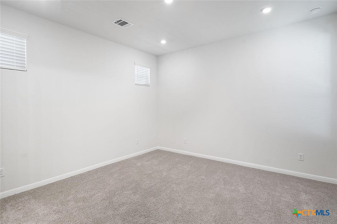 633 Salamander Street Property Photo 16