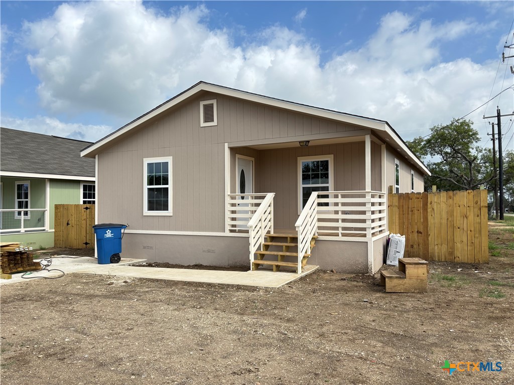 710 E 5th Street Property Photo 1