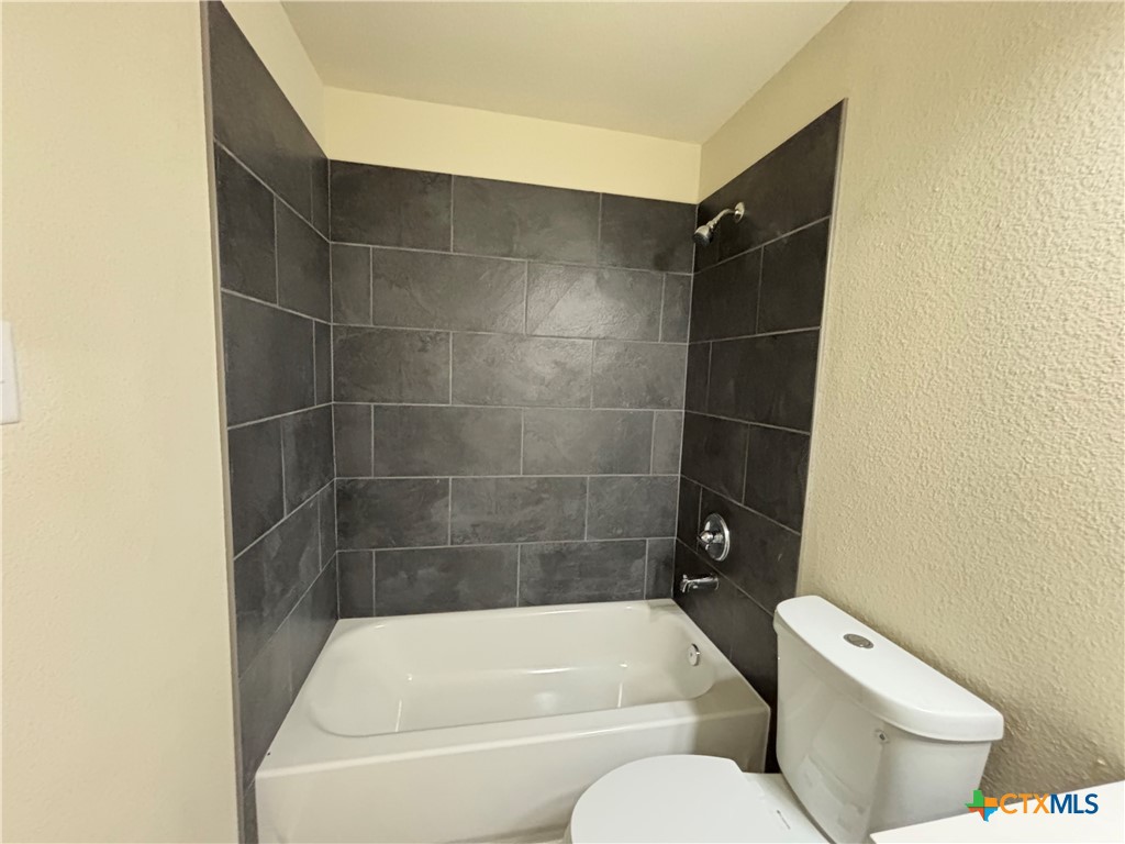 710 E 5th Street Property Photo 9